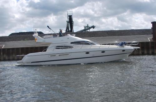 Kaßlerfeld Boat Rental | Rhein Yacht Lexa