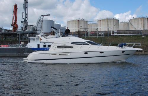 Kaßlerfeld Boat Rental | Rhein Yacht Lexa