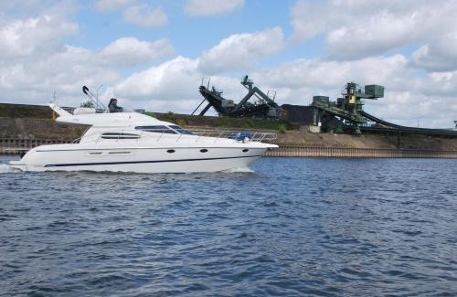 Kaßlerfeld Boat Rental | Rhein Yacht Lexa