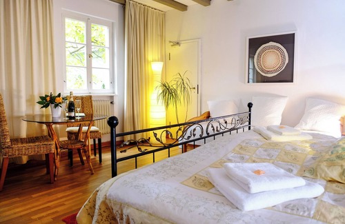 Hitdorf House | RheinRiver Guesthouse - Direkt am Rhein