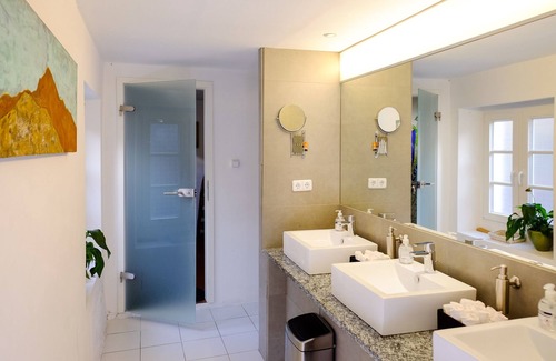 Hitdorf House | RheinRiver Guesthouse - Direkt am Rhein