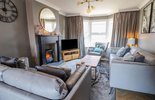 Ruthin House | Rhif Saith