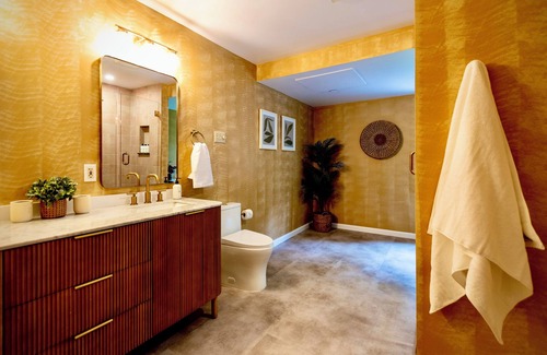 Rhinebeck Hotel | Rhinebeck Inn Suite with Private Deck and Fire Pit