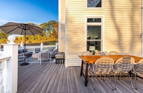 Hyde Park Villa | Rhinebrook Estate - 8 Bed/8Bath (Sleeps 20)