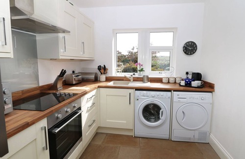 Hollow Meadows Cottage | RHINEGOLD BUNGALOW, pet friendly, with a garden in Sheffield