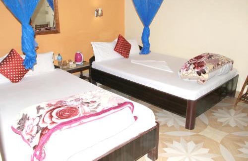Sauraha Bed & Breakfast | Rhino Land family Home Stay chitwan with garden