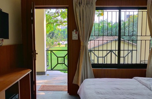 Sauraha Hotel | Rhino Land Jungle Lodge