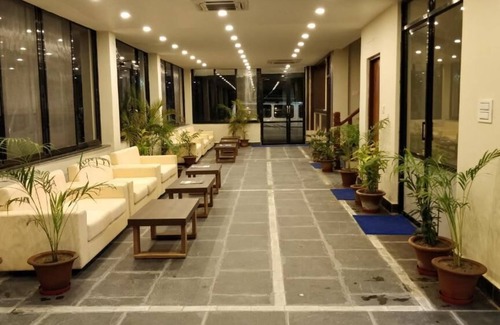 Sauraha Hotel | Rhino Land Jungle Lodge