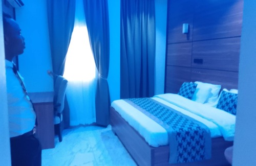 Uyo Hotel | Rhocharls Hotel and Suites