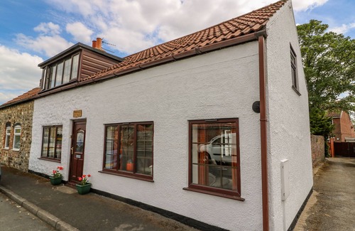 Skipsea Cottage | RHODALE COTTAGE, pet friendly, character holiday cottage in Skipsea