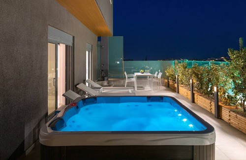 Petaloudes Apartment | Rhodes Skyline Suites