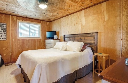Terra Nova House | Rhodies Pondside Retreat, less than 1 hour from St. John’s!