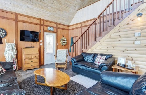 Terra Nova House | Rhodies Pondside Retreat, less than 1 hour from St. John’s!