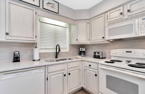 Blowing Rock Condo | Rhododendron 4 | Restaurant, Pool, Spa