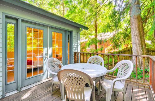 Mount Hood Village House | Rhododendron Retreat with Hot Tub Steps to River!