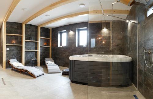 Zemplinske Hamre House | RHOLL Pension & Restaurant