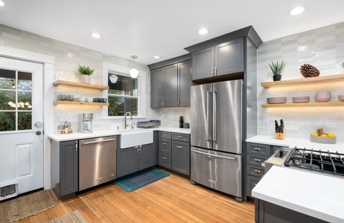 Foster - Powell House | Rhone Retreat: Luxury Craftsman w/Steam Shower, Hot Tub, & Pool Table, BBQ, Walk to Everything