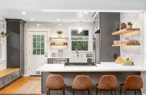 Foster - Powell House | Rhone Retreat: Luxury Craftsman w/Steam Shower, Hot Tub, & Pool Table, BBQ, Walk to Everything
