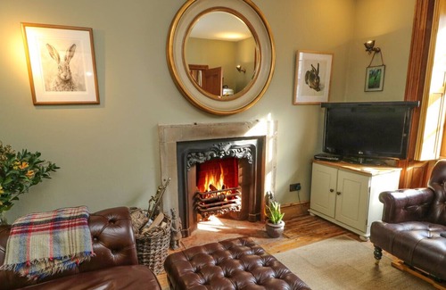 Peak District Cottage | RHUBARB COTTAGE, pet friendly, character holiday cottage in Bradwell