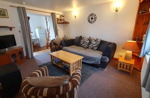 Bunessan Cottage | Rhumhor - dog friendly cosy cottage just minutes from the shore