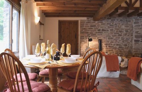 Llanddeusant House | Rhyblid Fach