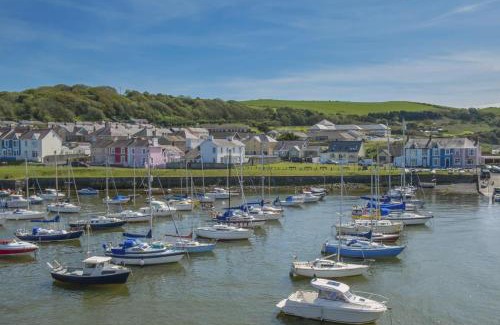 Aberaeron House | Rhyd y Fen
