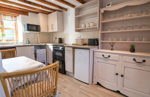 Llanynys Cottage | RHYDONNEN BACH, family friendly, with open fire in Llanrhaeadr