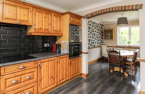 Bethania Cottage | RHYDYGROES, pet friendly, character holiday cottage in Felinfach