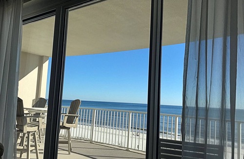 Orange Beach East Condo | RI 410 Huge Double Shower! Beach Front! Popular Unit! Kitchen & Bath Upgrades