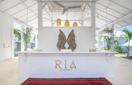 Uluwatu Bed & Breakfast | Ria Uluwatu, Tropical Chic Hotel