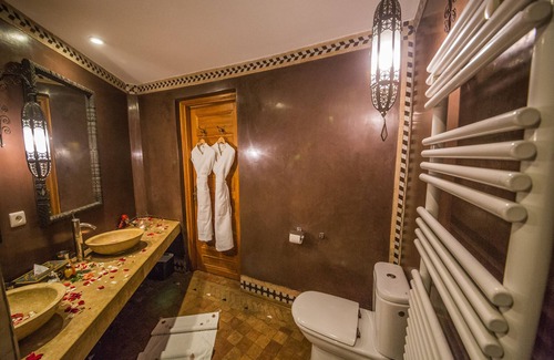 El Mokhifa House | Riad Dar Victoria, A house in the heart of an old Medina