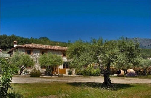 Mombeltran Cottage | Riata house for 8 people
