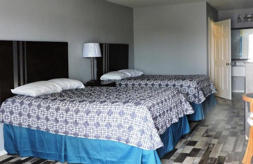 Crystal City Hotel | Riata Inn - Crystal City
