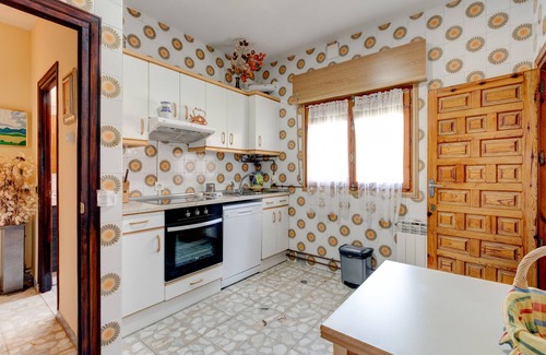 Riaza Ski Chalet | Riaza Victorian Estate. Ideal groups up to 8 people. Large Garden and BBQ