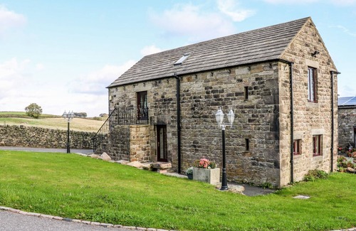 Holestone Moor Cottage | RIBER VIEW BARN, pet friendly in Ashover