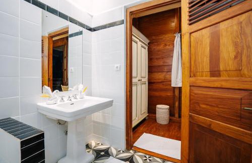 Bandanaira Hotel | Ribka's Hotel Banda Neira