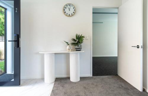 Upper Riccarton Apartment | Riccarton 2 bed 1 bath w/garage