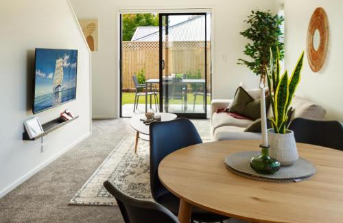 Upper Riccarton Apartment | Riccarton 2 bed 1 bath w/garage