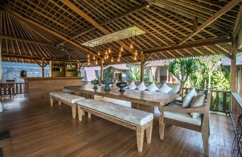 Banjar Semer Villa | Rice Field View 5BR Villa, W/Feature Jacuzzi & Gardens Located In Canggu!