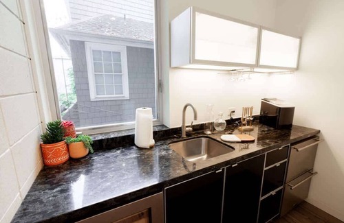 Boulevard Oaks House | Rice Village Retreat - Rooftop deck - Sleeps 12