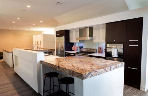 Boulevard Oaks House | Rice Village Retreat - Rooftop deck - Sleeps 12