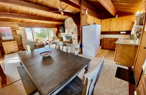 Roseneath Cottage | Rich Views of Rice Lake