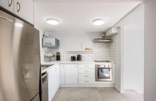 Grey Lynn Apartment | Riches Serendipity Home with Parking and Air-con