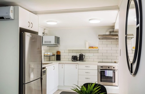 Grey Lynn Apartment | Riches Serendipity Home with Parking