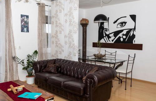 Uhrineves Apartment | Richie Apartment near Aquapark