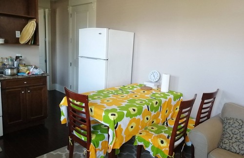 Richmond House | richmond 1br/1ba suite (House basement with Seperated entry)