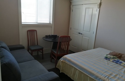 Richmond House | richmond 1br/1ba suite (House basement with Seperated entry)