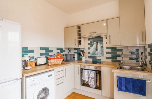 Skinningrove Cottage | RICHMOND COTTAGE, pet friendly, with a garden in Carlin How