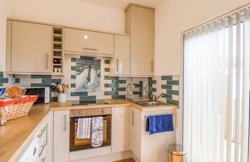 Skinningrove Cottage | RICHMOND COTTAGE, pet friendly, with a garden in Carlin How