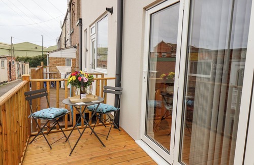 Skinningrove Cottage | RICHMOND COTTAGE, pet friendly, with a garden in Carlin How